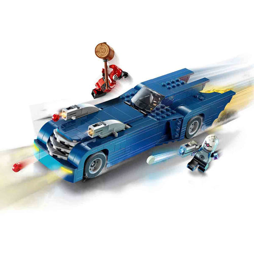 Batmobile ile Batman, Harley Quinn ve Mr. Freeze’e Karşı