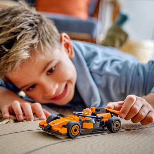 McLaren Yarış Arabalı F1® Sürücüsü