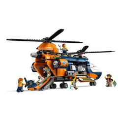 Orman Kaşifinin Helikopteri Kamp Yerinde
