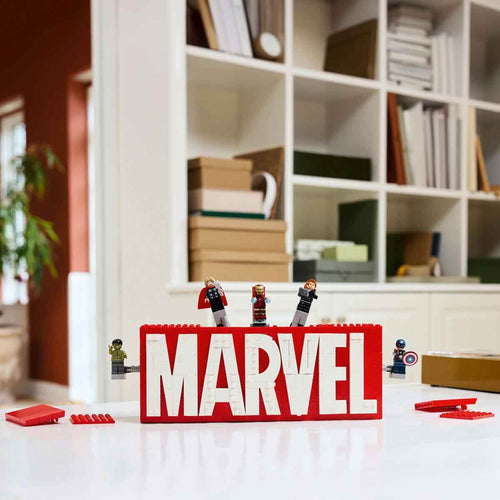 Marvel Logosu Ve Minifigürleri