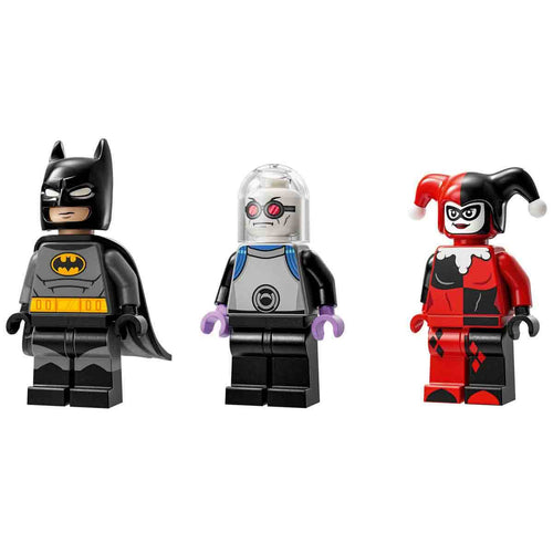 Batmobile ile Batman, Harley Quinn ve Mr. Freeze’e Karşı