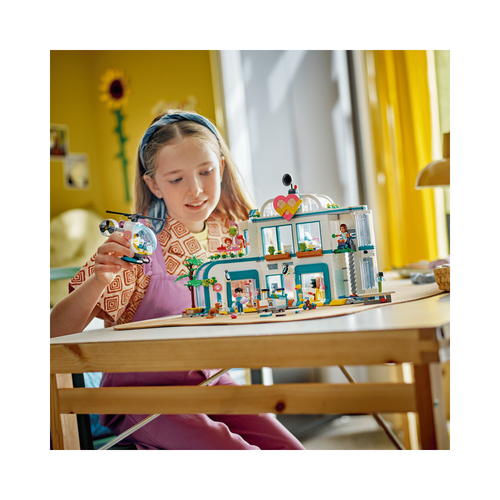 Heartlake City Hastanesi (42621) - Çocuk oynarken