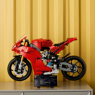 Ducati Panigale V4 S Motosiklet